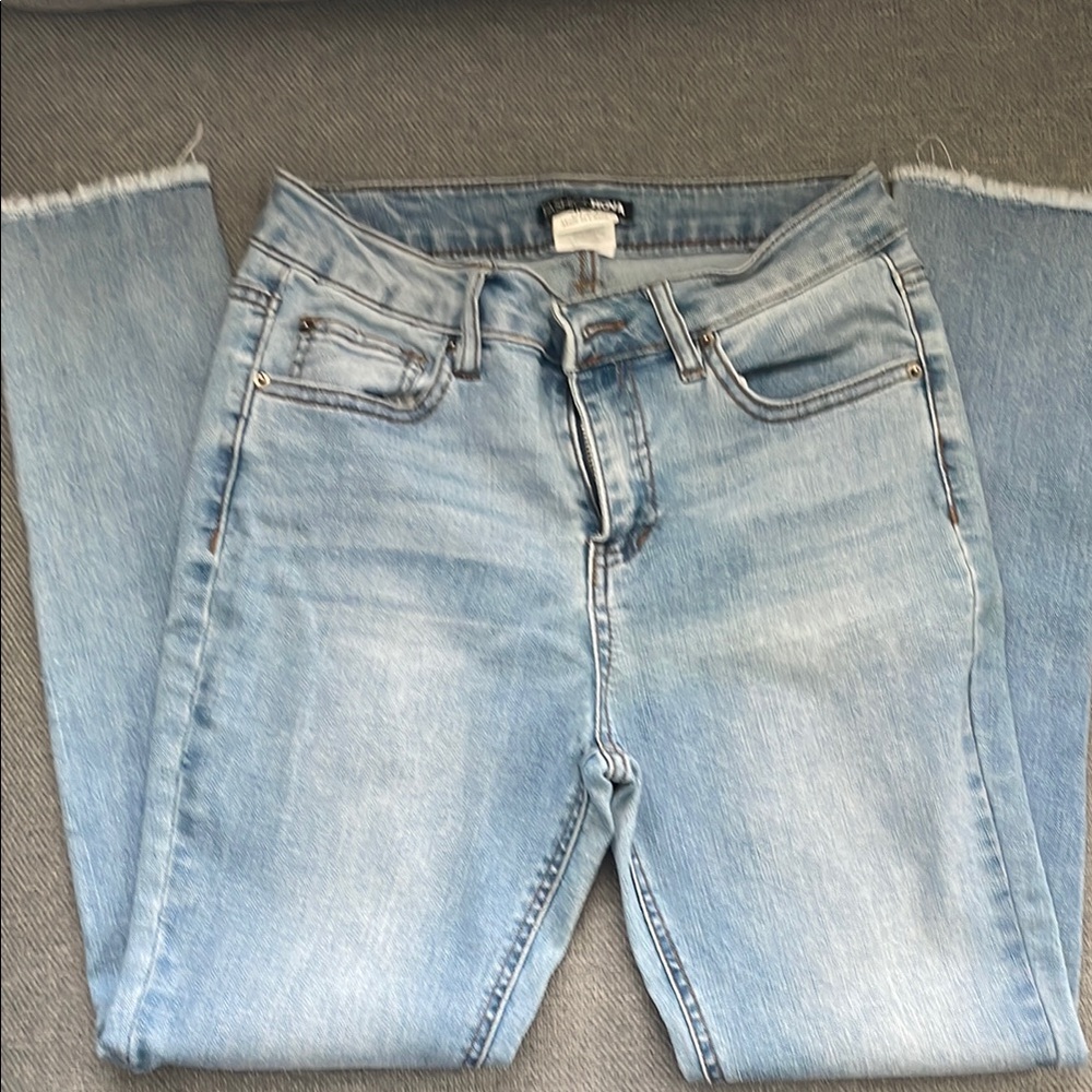 Fashion Nova stretch crop jeans